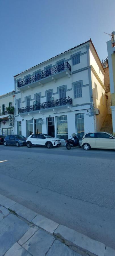 Leonidas Hotel Gytheio Exteriör bild